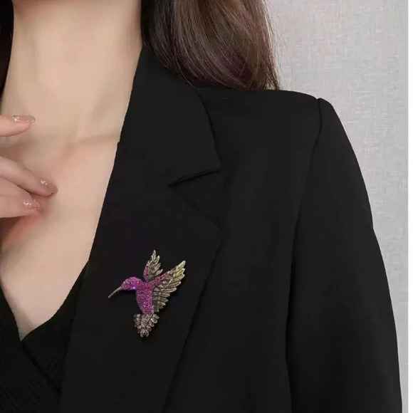 Hummingbird Green Crystal Pin Brooch - Picture 3 of 5